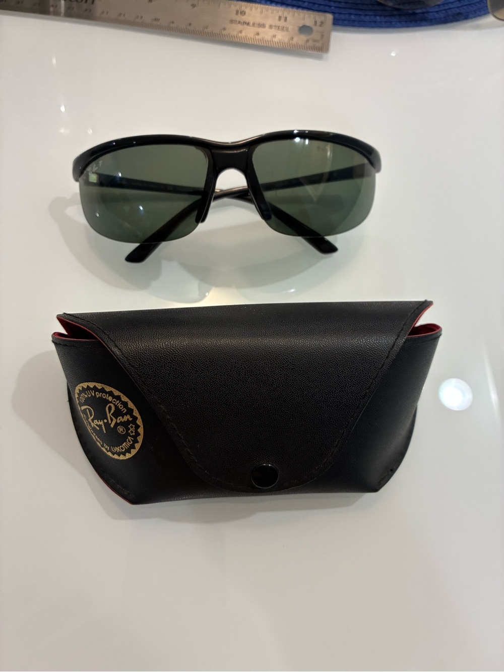 Ray-Ban Men’s Black Frame Sunglasses and Black Case